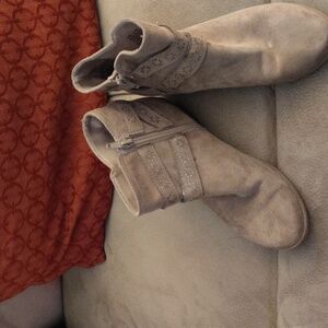 Gold size 4 suede low boot